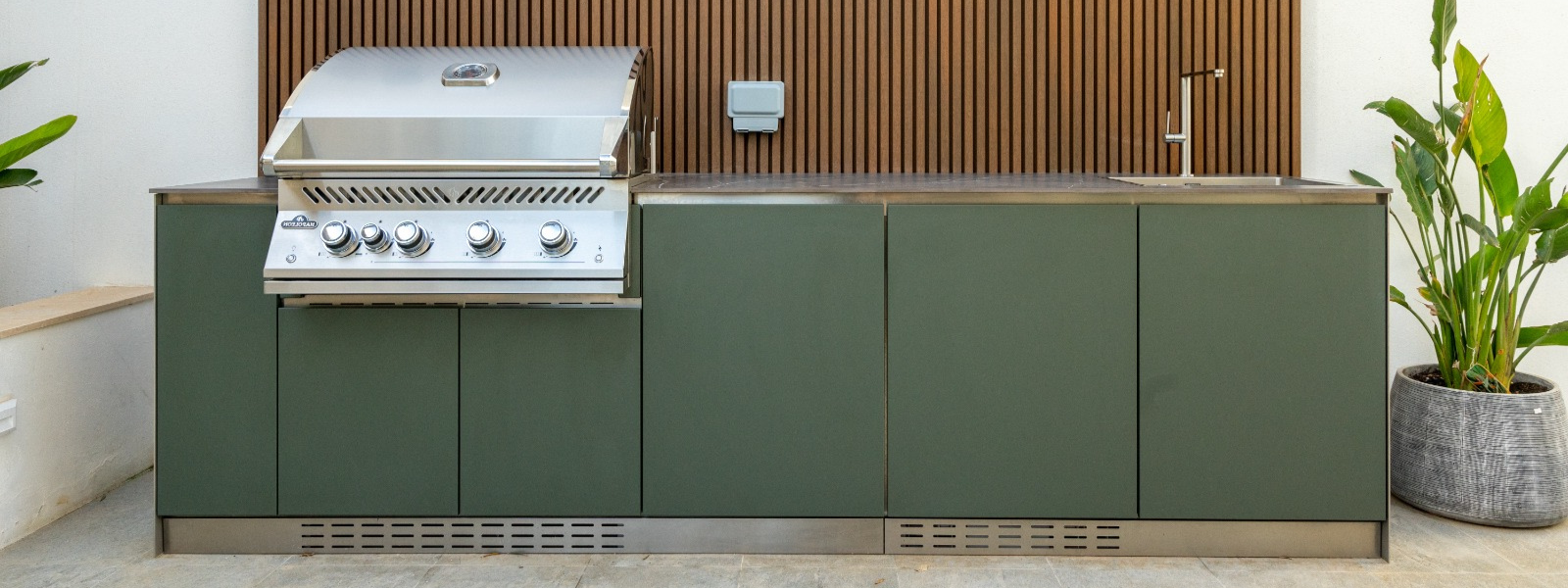 Modular design outdoor kitchens
