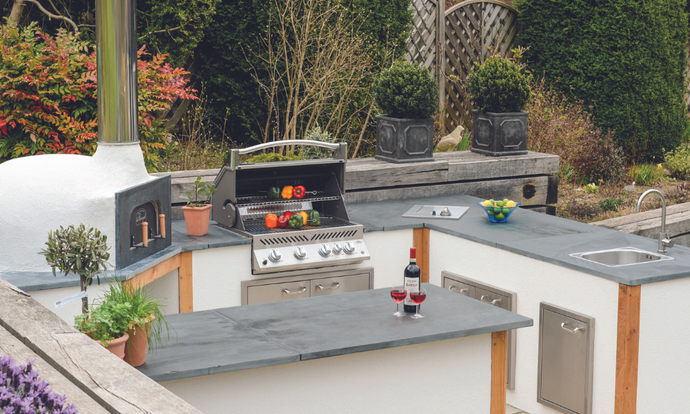 Outdoor Kitchen designed by Kitchen in the Garden, Surrey