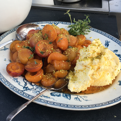 apricots with pistachio cream