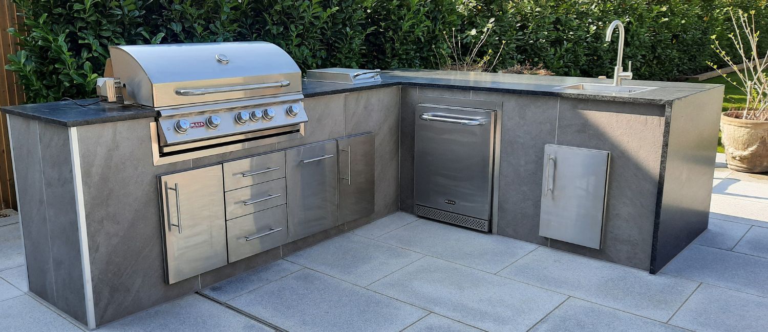 L-shaped outdoor kitchen