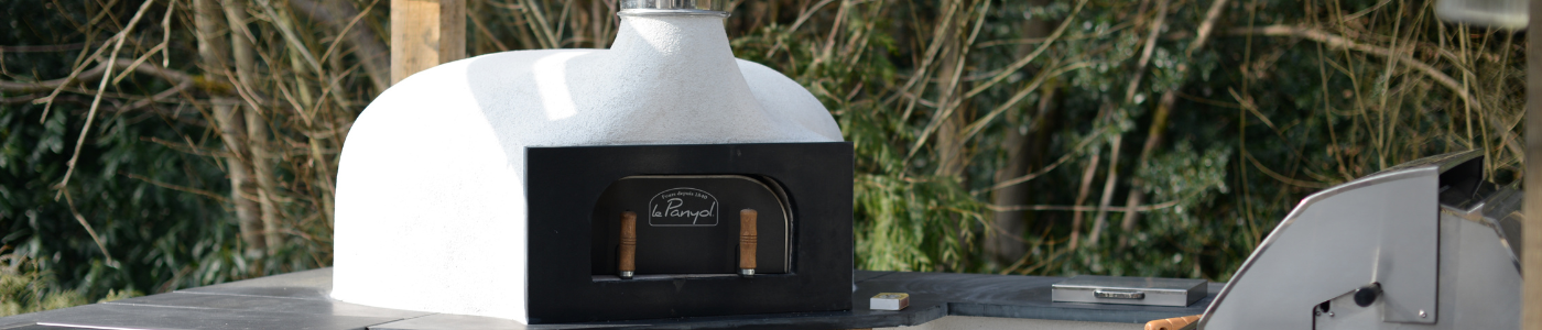 Le Panyol is the only brand of wood-fired oven made entirely of heat resistant pure terracotta.