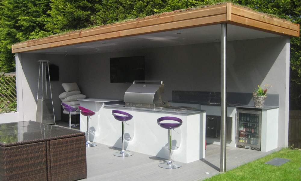 Covered outdoor kitchen area designed by Kitchen in the Garden, Surrey