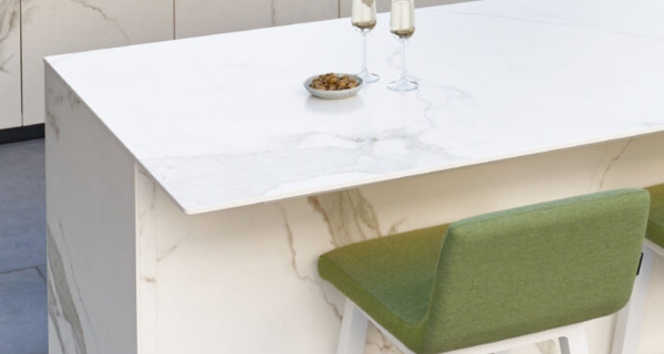 overhangs on work surface to create a bar area