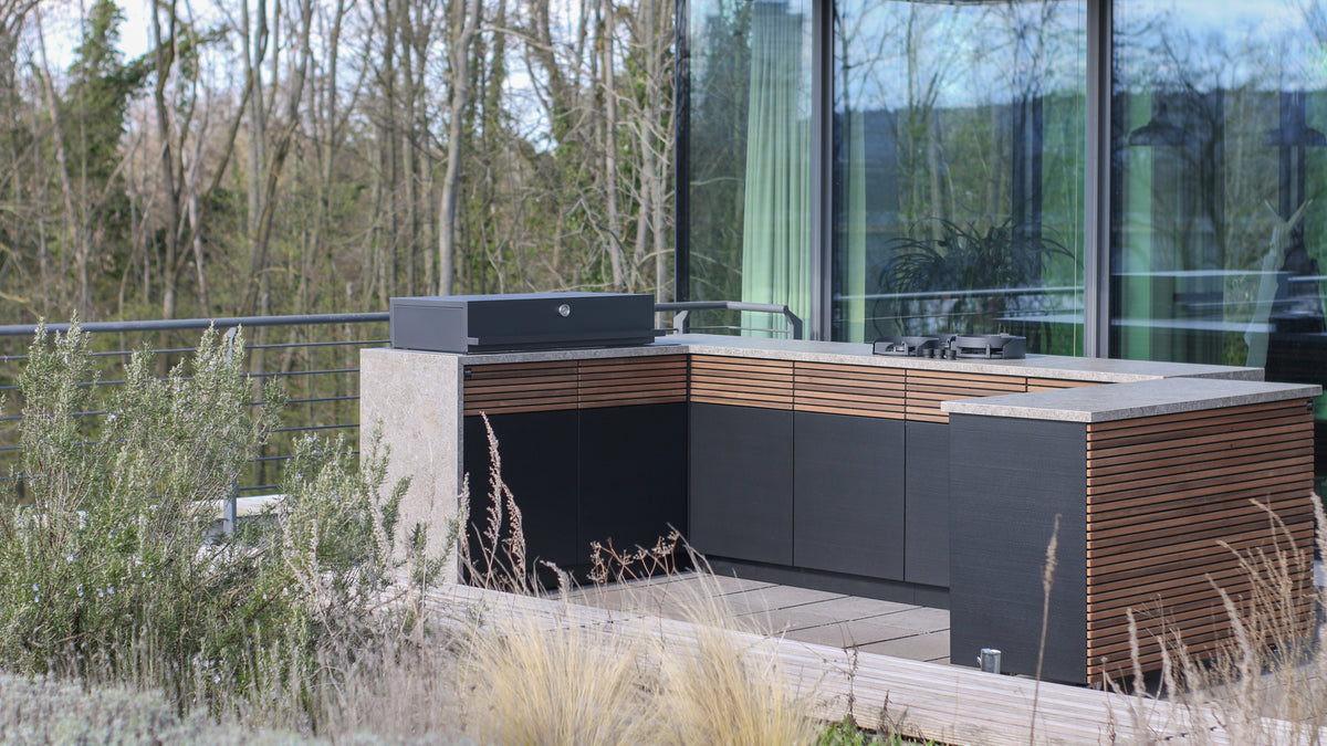 L-shaped Cubic C2 kitchen on a rooftop terrace